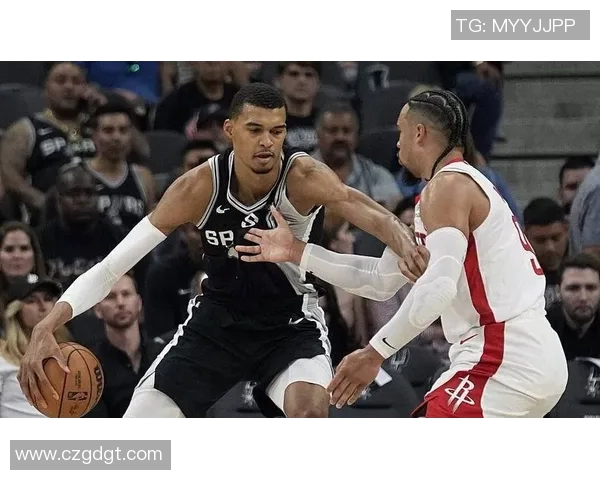 火箭与马刺季前赛对决回顾精彩瞬间与球员表现分析