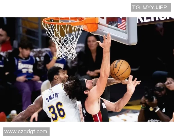 2018年湖人与活塞激战回顾球场上的精彩瞬间与战术较量分析